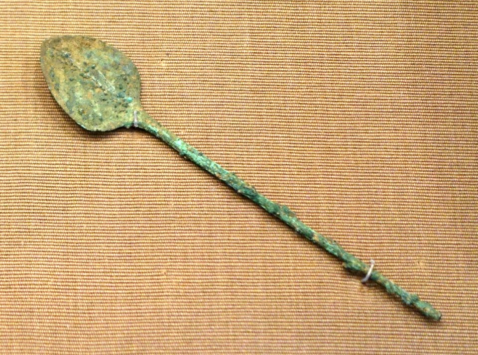 Spoon, Tell Agrab, Main Shara Temple, Early Dynastic period, 2700-2600 BC, copper - Oriental Institute Museum, University of Chicago - DSC07330