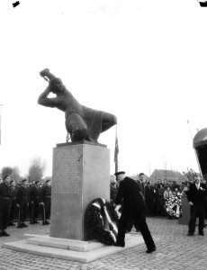 Sprang onthulling standbeeld Jan de Rooy, Bestanddeelnr 906-8536