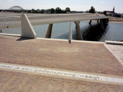 Spiegelwaal 22 verkeersbrug Lent - Stadseiland