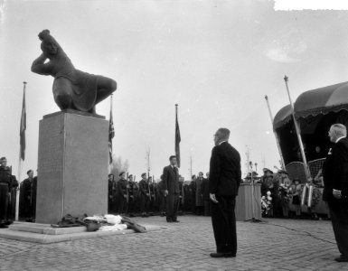 Sprang onthulling standbeeld Jan de Rooy, Bestanddeelnr 906-8534