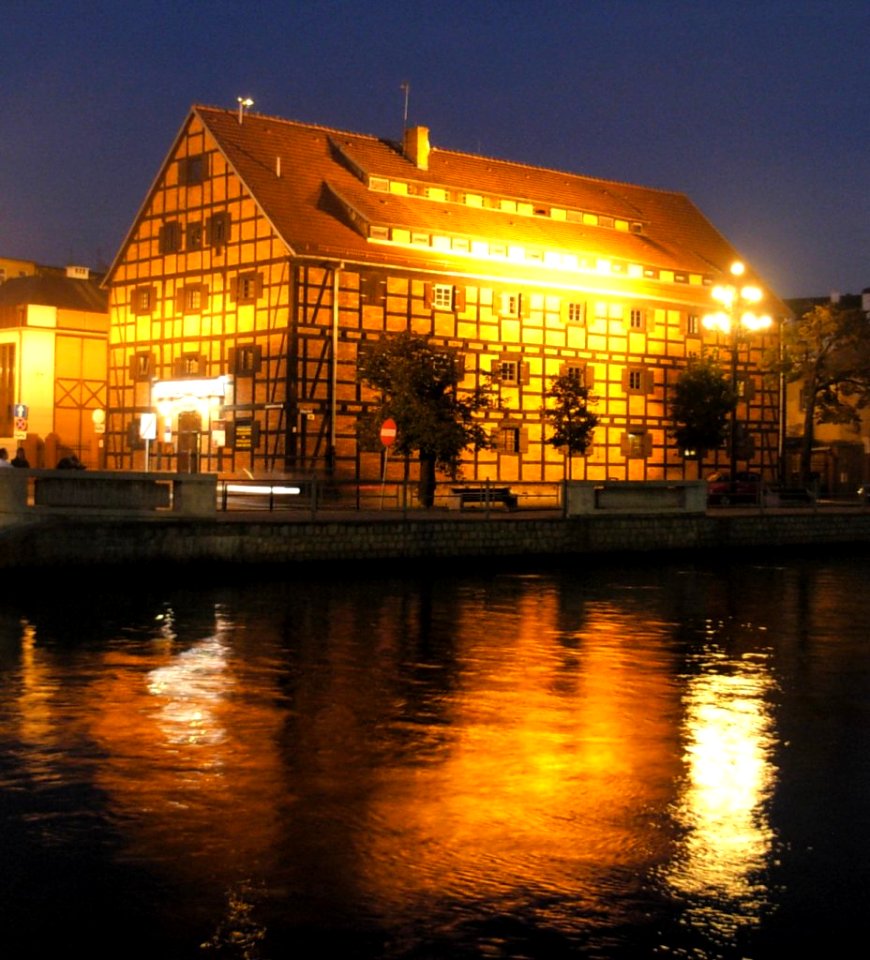 Spichlerz Stary Port zmierzch e