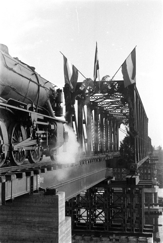 Spoorbrug bij Buggenum in gebruik genomen, Bestanddeelnr 901-1800