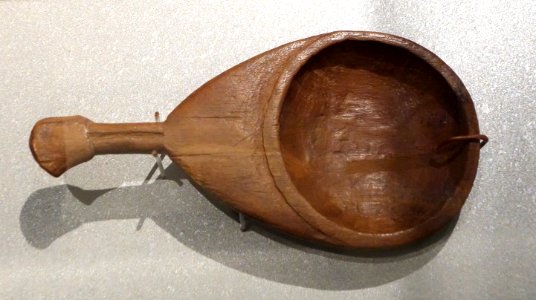 Spoon with Lotus Handle - Egypt, New Kingdom, Dynasty 18, c. 1539-1292 BC, wood - Brooklyn Museum - Brooklyn, NY - DSC08658