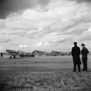 Spitfires met draaiende propellers, Bestanddeelnr 900-2904