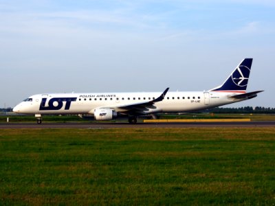 SP-LNE LOT - Polish Airlines Embraer ERJ-195LR (ERJ-190-200 LR) - cn 19000583, taxiing 22july2013 pic-004