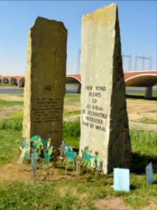 Spiegelwaal 08 met deel monument 20 sept 1944 De Oversteek