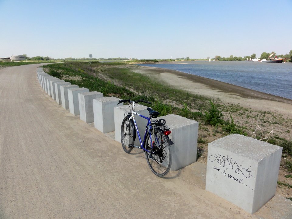 Spiegelwaal 12 aan westzijde stadseiland