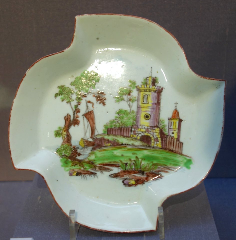 Spoon tray in asymmetrical star shape, Longton Hall, c. 1756-1758, soft-paste porcelain - California Palace of the Legion of Honor - DSC07607