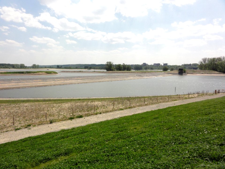 Spiegelwaal 27 ingang Spiegelwaal, rechts bunker RM