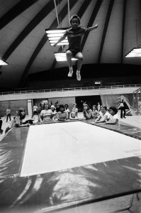 Sportaccommodaties, jeugd, trampolinespringen, Bestanddeelnr 930-3789
