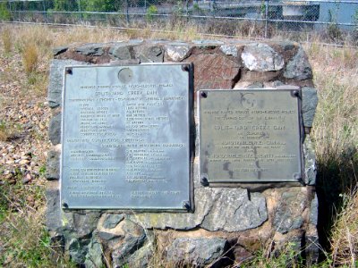 Splityard Creek Dam plaque photo