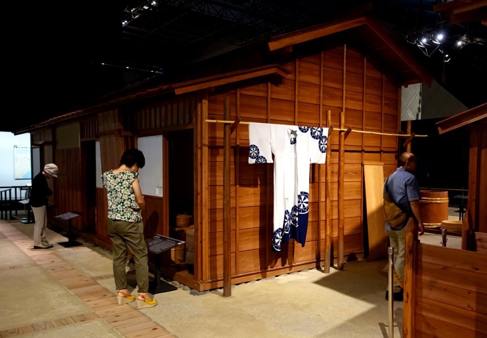 Split row house (munewari nagaya) - Edo-Tokyo Museum - Sumida, Tokyo, Japan - DSC06695