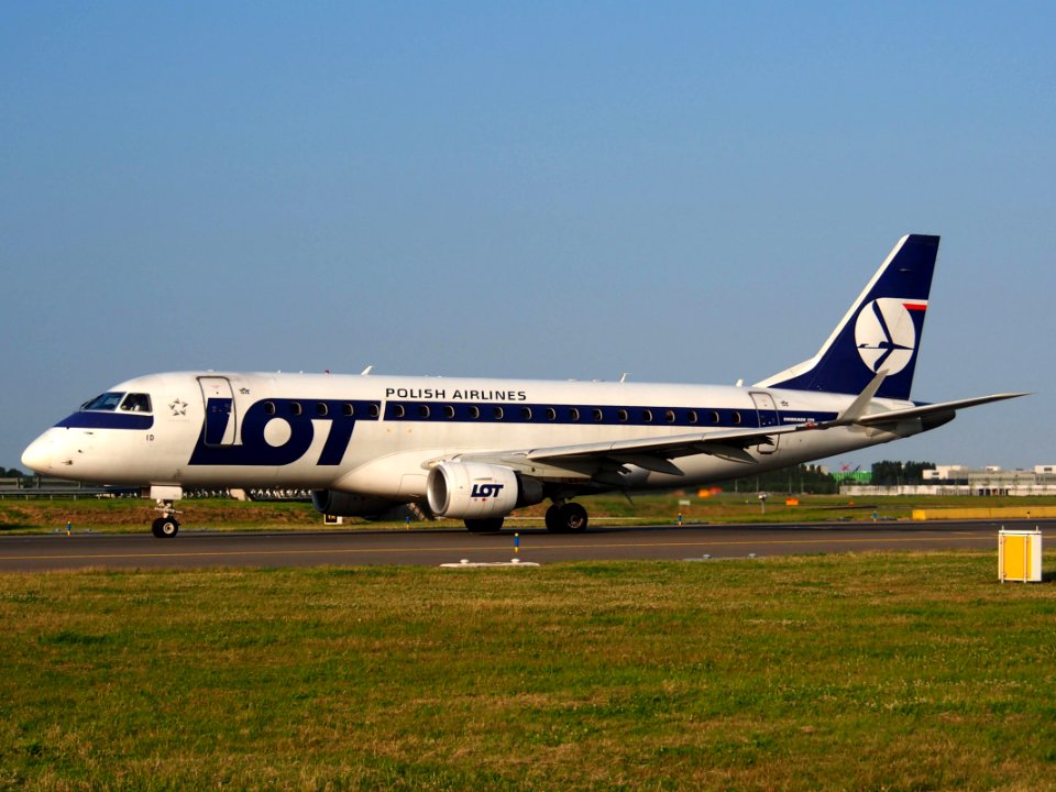 SP-LID LOT - Polish Airlines Embraer ERJ-175STD (ERJ-170-200) - cn 17000136 09juli2013