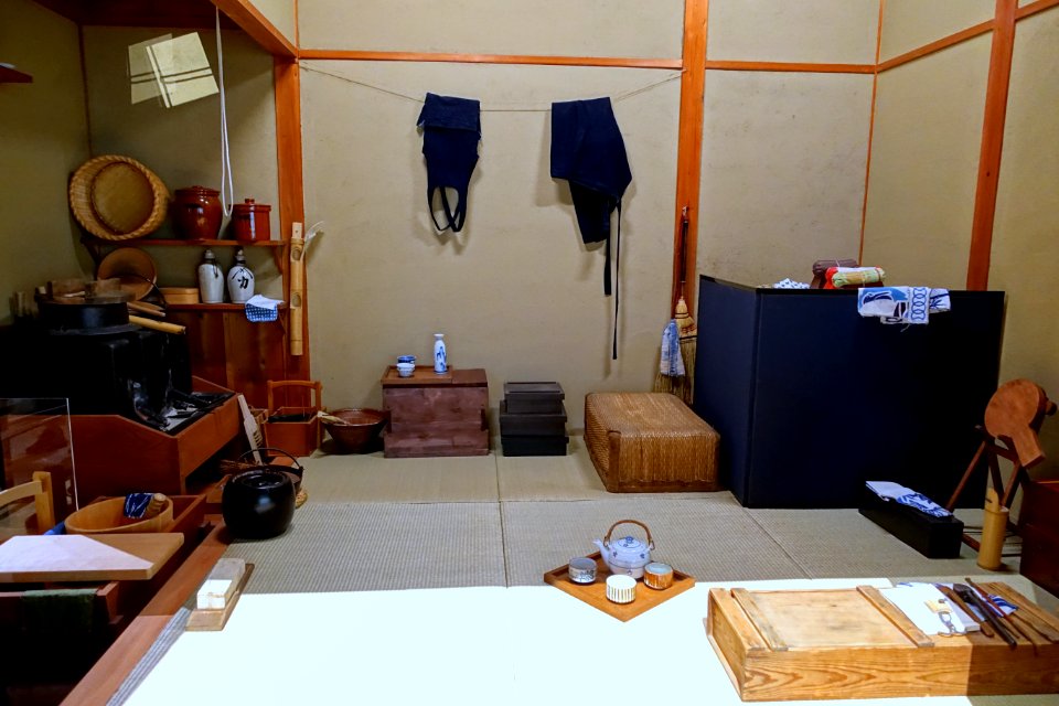 Split row house (munewari nagaya), model of Late Edo period, scale 1 to 1 - Edo-Tokyo Museum - Sumida, Tokyo, Japan - DSC06675