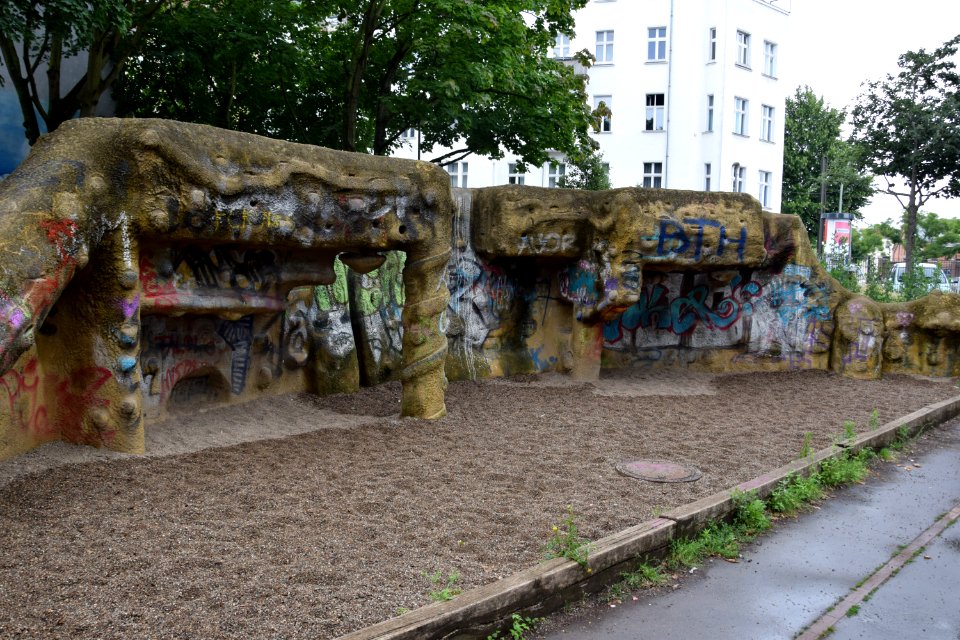 Spielplatz Kletterfelsen Samariterstraße Eldenaer Straße Berlin