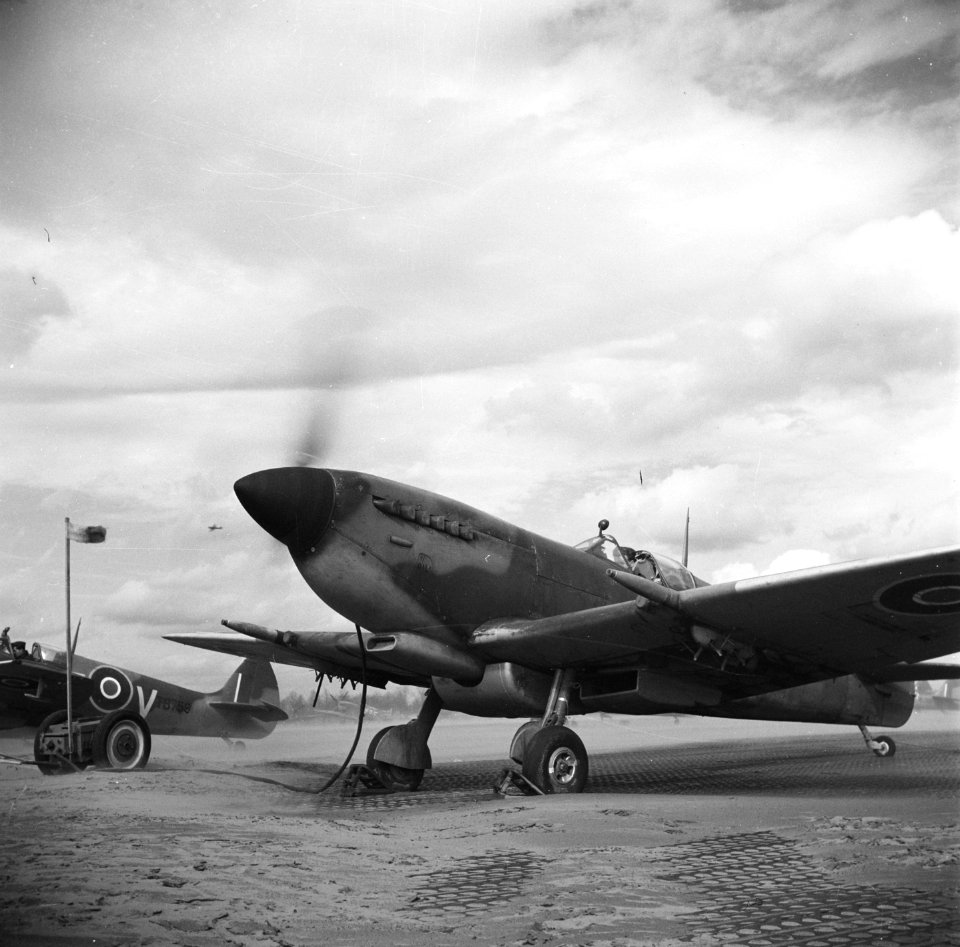 Spitfire met draaiende propeller, Bestanddeelnr 900-2906