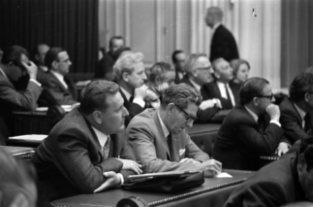 Splitsing Boerenpartij in Tweede Kamer . Dhr. Verlaan (links) en dhr. Koekoek lu, Bestanddeelnr 921-4640