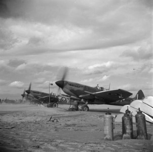 Spitfires met draaiende propellors, Bestanddeelnr 900-2905
