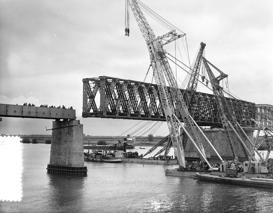 Spoorweg DordrechtNijmegen, spoorbrug Baanhoek, vernieuwd brugdeel 540 ton, Bestanddeelnr 907-2590