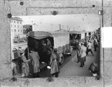 Spoorwegstaking Italie. Openbaar vervoer per militaire vrachtwagens, Bestanddeelnr 905-6030