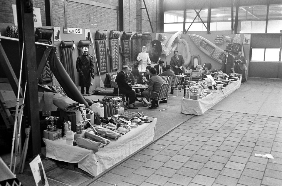 Sportbeurs te Rotterdam, Van Os, Bestanddeelnr 917-3242