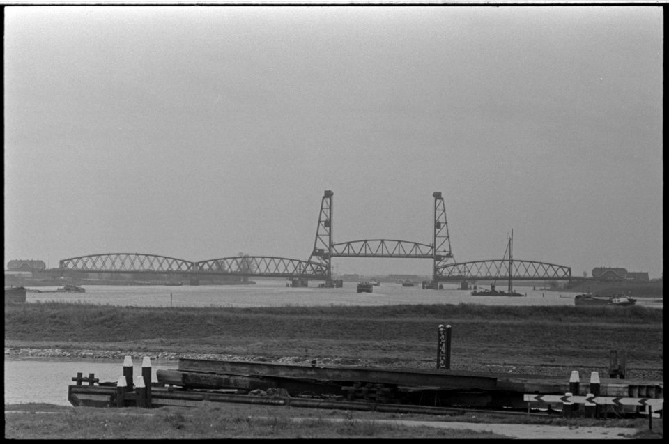 Spijkenisserbrug zij-aanzicht 1967