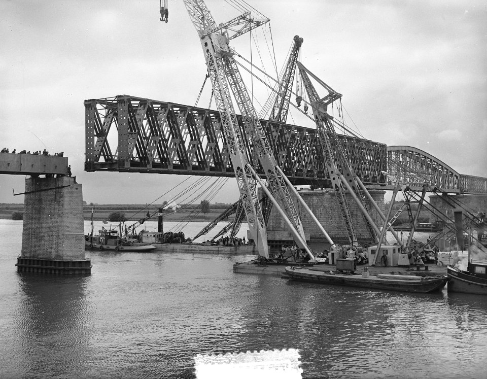 Spoorweg DordrechtNijmegen, spoorbrug Baanhoek, vernieuwd brugdeel 540 ton, Bestanddeelnr 907-2591