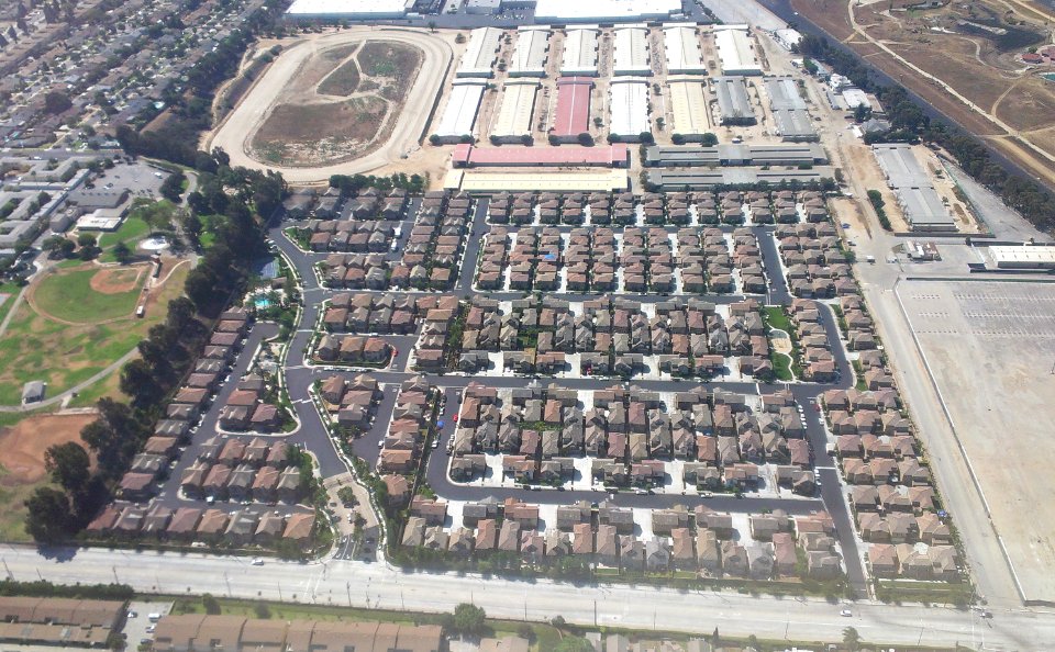 South-Los-Angeles-subdivision-houses-near-Darby-Park-Aerial-view-from-north-August-2014