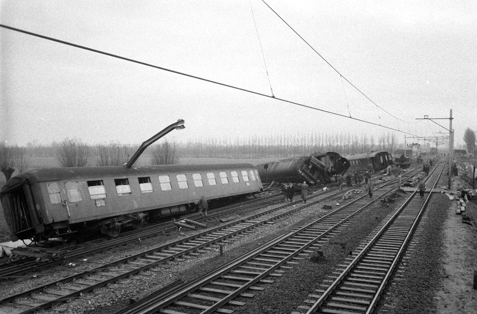 Spoorwegongeluk bij Woerden, overzicht van de opruimingswerkzaamheden, Bestanddeelnr 911-8053