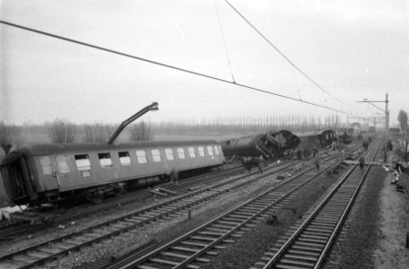 Spoorwegongeluk bij Woerden, overzicht van de opruimingswerkzaamheden, Bestanddeelnr 911-8053