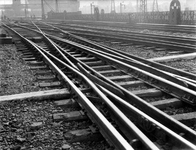 Spoorwegemplacement met rails en wissels op houten bielzen, Bestanddeelnr 252-1042