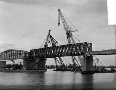 Spoorweg DordrechtNijmegen, spoorbrug Baanhoek, vernieuw brugdeel 540 ton, Bestanddeelnr 934-5667