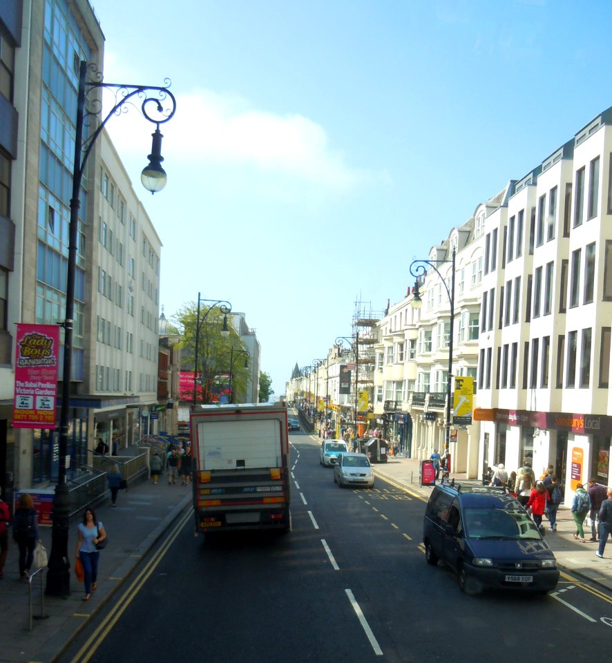 Southward view along Queens Road, Brighton (May 2018) (1)