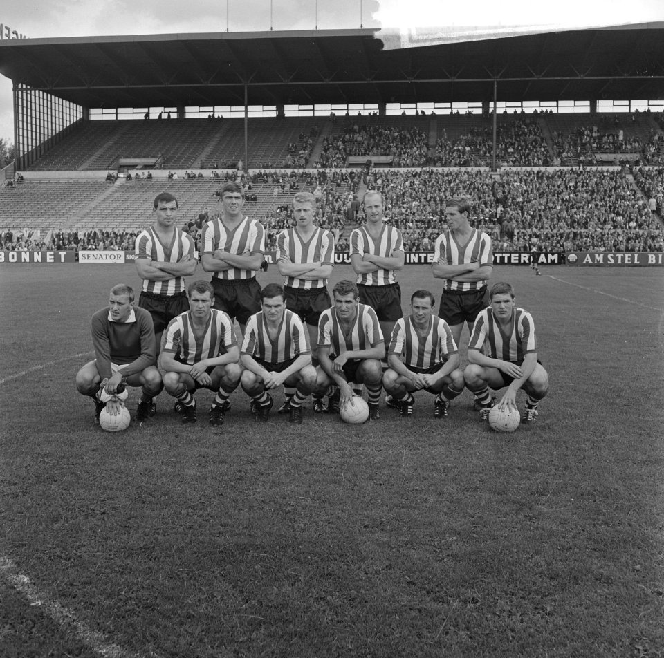 Sparta-GVAV, Elftal Sparta, staand v.l.n.r. M.W.Th.L. Laseroms, J.A. Eijkenbroek, Bestanddeelnr 918-1172