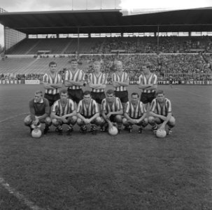 Sparta-GVAV, Elftal Sparta, staand v.l.n.r. M.W.Th.L. Laseroms, J.A. Eijkenbroek, Bestanddeelnr 918-1172