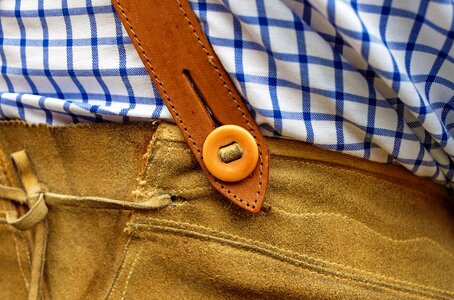 Button leather strap man