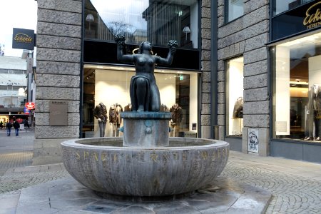 Sparkassenbrunnen - Stuttgart, Germany - DSC03460