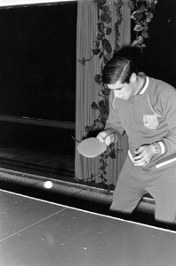 Sparta speler Jan Klijnjan speelt een potje tafeltennis, Bestanddeelnr 919-8273