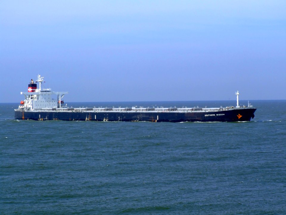 Southern Wisdom - IMO 9290880 - Callsign H8ZG - approaching Port of Rotterdam, Holland 19-Apr-2007 photo-5