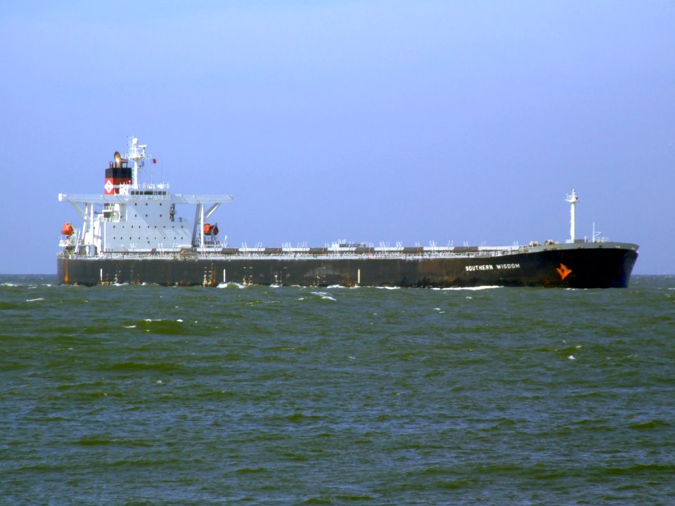 Southern Wisdom - IMO 9290880 - Callsign H8ZG - approaching Port of Rotterdam, Holland 19-Apr-2007 photo-2