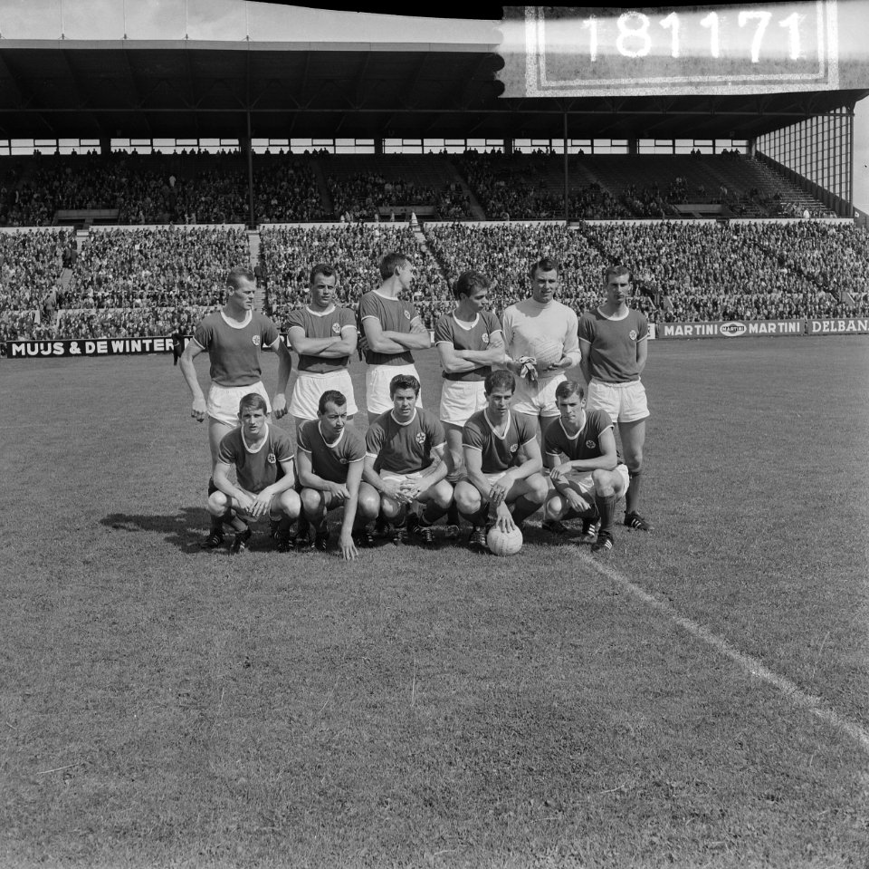 Sparta-GVAV, Elftal GVAV, staand v.l.n.r. M. Koeman , J. Renders , H. Zoetendal , Bestanddeelnr 918-1171