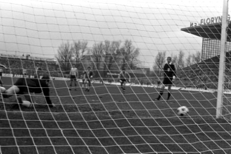 Sparta tegen Feyenoord 2-2 ( KNVB beker ), keeper Treytel verslagen na penalty, Bestanddeelnr 925-3825