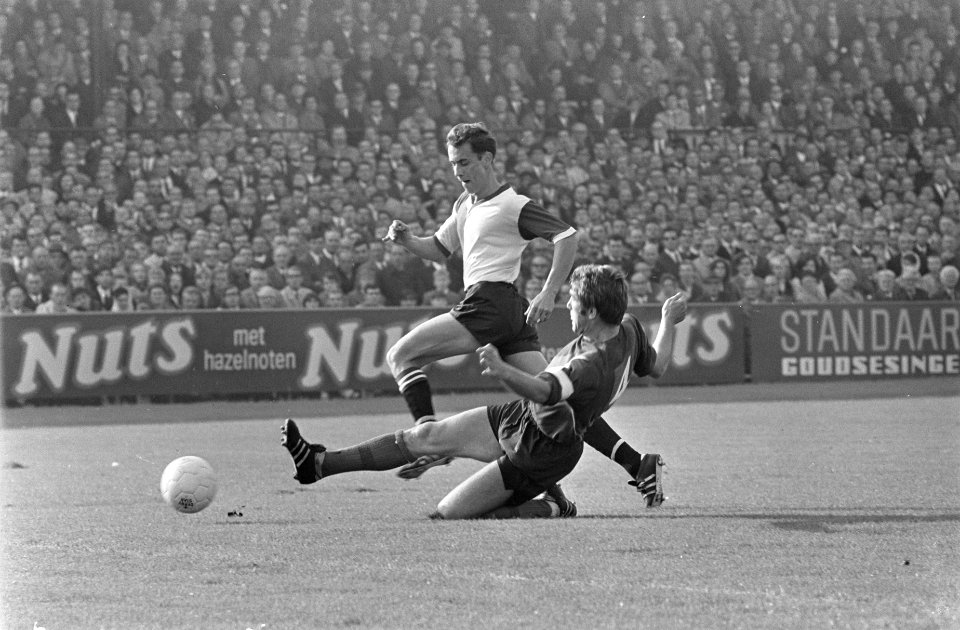 Sparta-Feijenoord 0-1. Kindvall in duel met Hans Eijkenbroek, Bestanddeelnr 921-7807