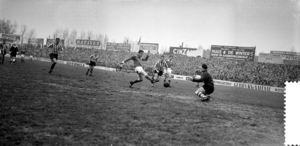 Sparta tegen GVAV 4-3, linksback Franse (l) scoort eerste doelpunt voor GVAV, re, Bestanddeelnr 912-0617