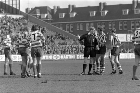 Sparta tegen Xerxes 2-0, na incident greep scheidsrechter Arie van Gemert in, Bestanddeelnr 920-1553