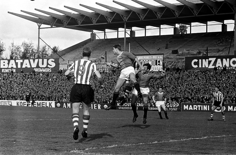 Sparta tegen ADO 0-2 Spelmoment, vlnr de Vries , van Wijk , Maars en daarach…, Bestanddeelnr 915-6082