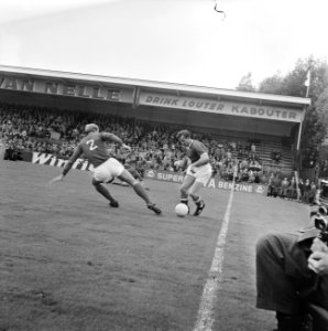 Sparta tegen FC Twente 2-4, Ole Madsen in duel met Vondeling, Bestanddeelnr 918-1716