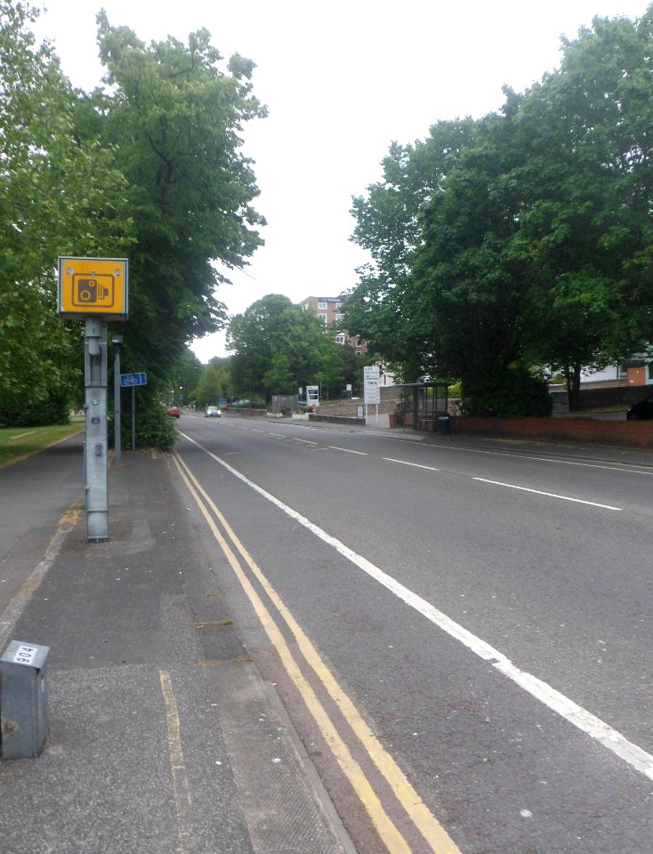 Southward view along Preston Road from Nestor Court Bus Stop, Preston Park, Brighton (June 2020) (1)