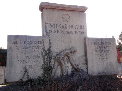 Sowjetische Kriegsgräberstätte in Arnstadt 103