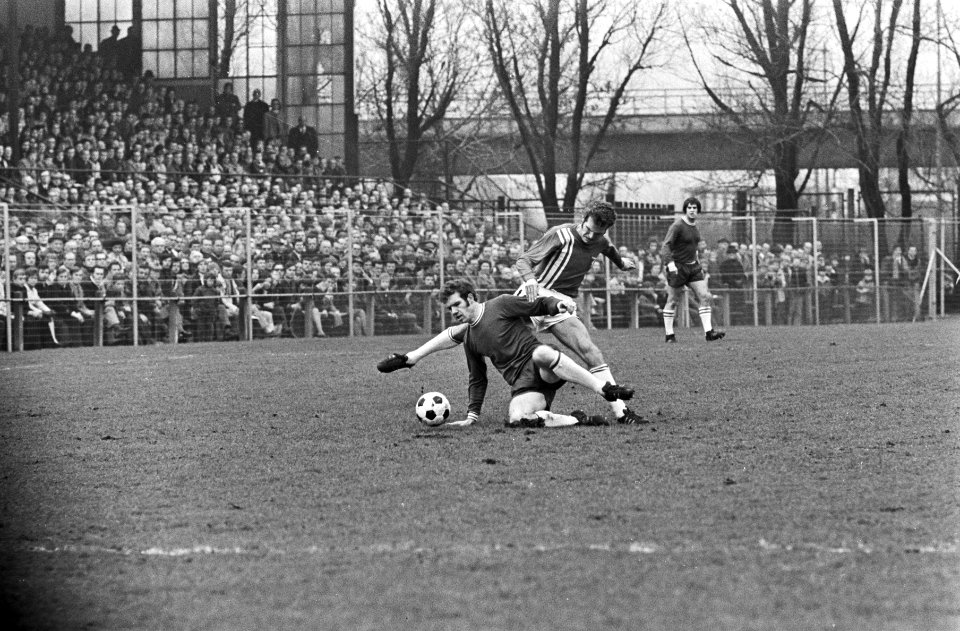 Sparta tegen FC Twente 2-1 Rene van der Kerkhoff (rechts) in duel met Visser (S, Bestanddeelnr 924-2245